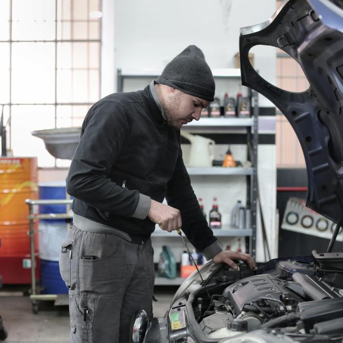 Ce salarii au mecanicii şi vopsitorii auto, în România. Topul oraşelor