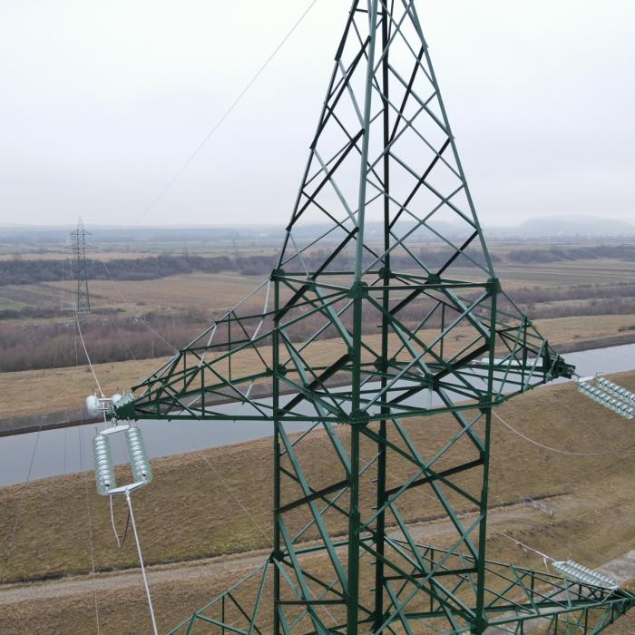E-Distribuție a investit peste 106 milioane de lei în 2022 în modernizare rețelelor electrice de înaltă tensiune și a unor stații de tranformare