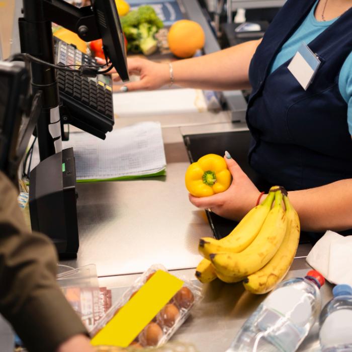 Scandalul caselor de marcat de la Auchan. Ce salarii au angajații retailerului