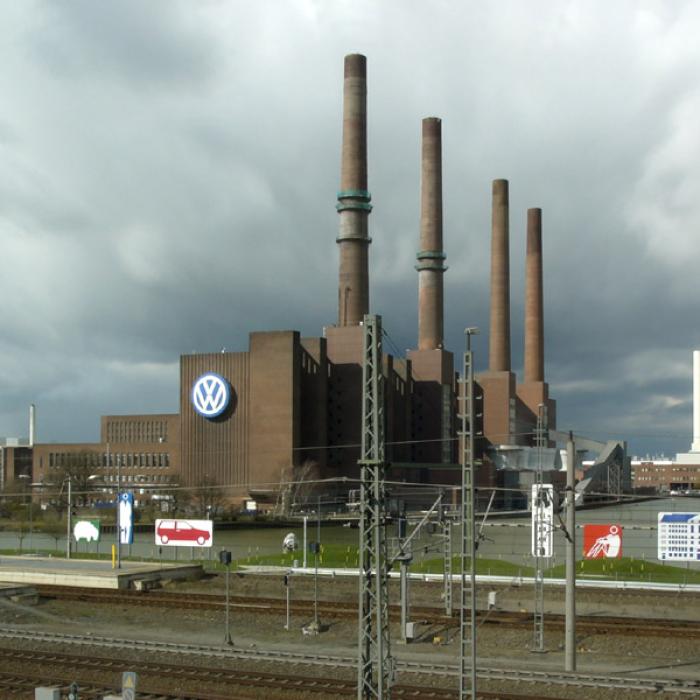FT: Volkswagen pune pauză construcţia uzinei de baterii în Europa de Est