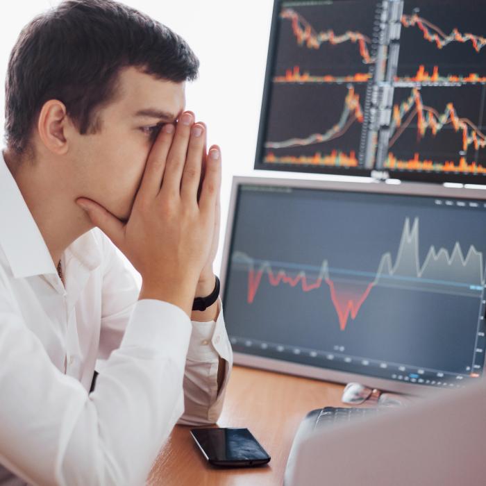 Tensiunile din sectorul bancar, efect major pe piața petrolului 