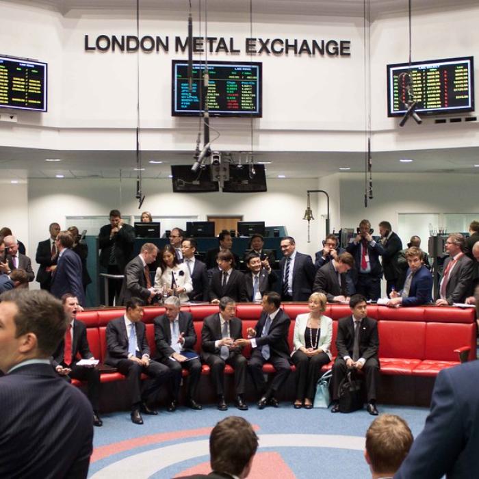 JPMorgan a cumpărat saci cu pietre. Fraudă uriașă la London Metal Exchange