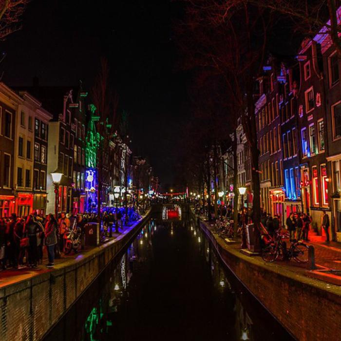 Amsterdam zice ”Nu” petrecăreților britanici