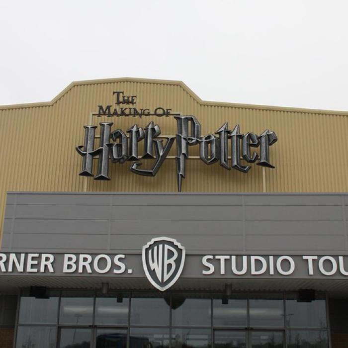 Warner Bros., pe punctul de a semna un contract uriaș