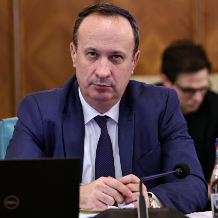 Reducere a încasărilor la buget. Adrian Câciu se gândeşte de unde să taie cu 20 de miliarde de lei cheltuielile