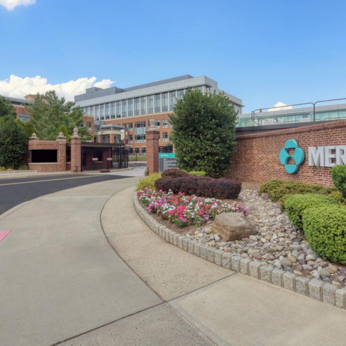 Mișcare importantă în industria farma. Merck încheie o afacere de 10,8 miliarde $