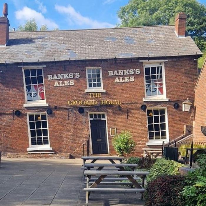 Cel mai înclinat pub din Marea Britanie, scos la vânzare VIDEO