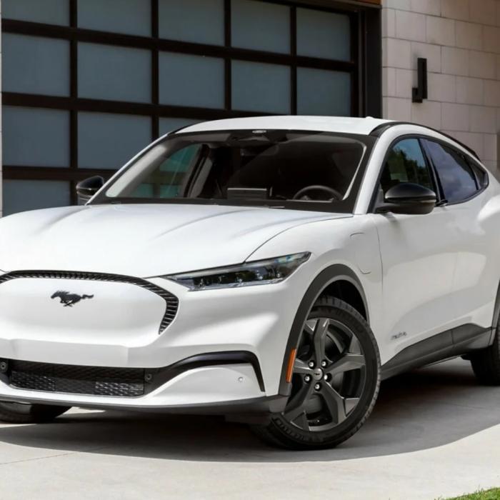 Ford urmează exemplul Tesla şi reduce preţurile pentru Mustang Mach-E