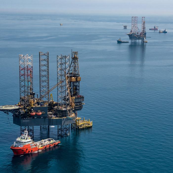 Prețul petrolului Brent a coborât sub pragul de 75 de dolari/baril