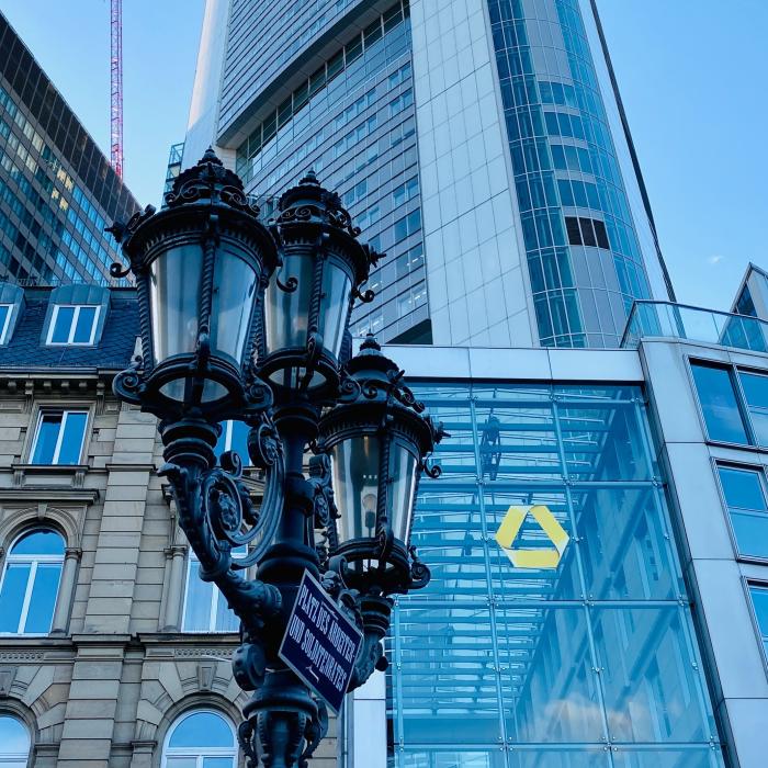 Commerzbank se prăbușește la bursă