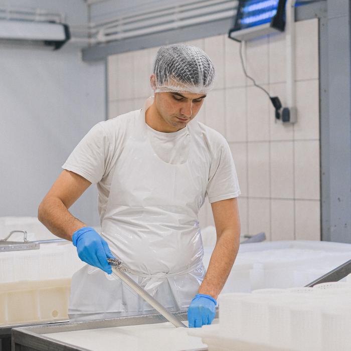 Companiile Albalact, Covalact şi Dorna Lactate, sancţionate de Consiliul Concurenţei cu amenzi în valoare de aproape 3 milioane euro