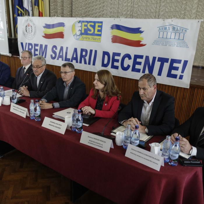Profesorii s-au ales cu vouchere după negocierile cu Guvernul UPDATE