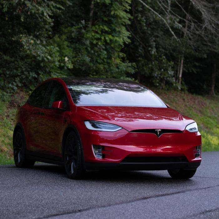 Elon Musk ar urma să meargă în China pentru a vizita fabrica Tesla din Shanghai