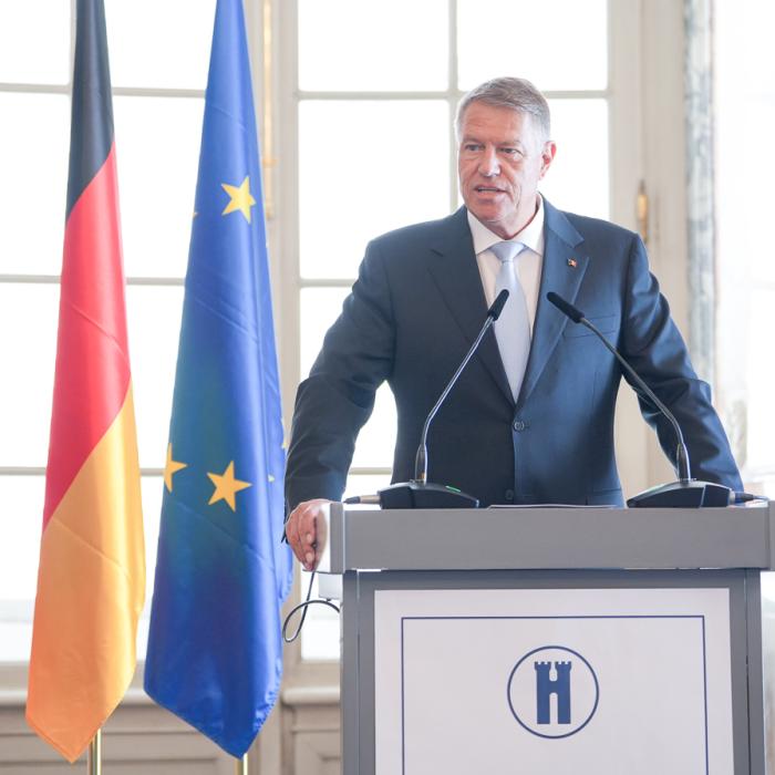 Sistemul Garanţie-Returnare pentru ambalaje, implementat în România. Klaus Iohannis: Va susţine economia circulară a plasticului