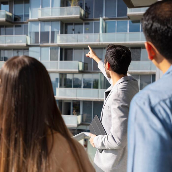 Piața imobiliară din România s-a contractat puternic