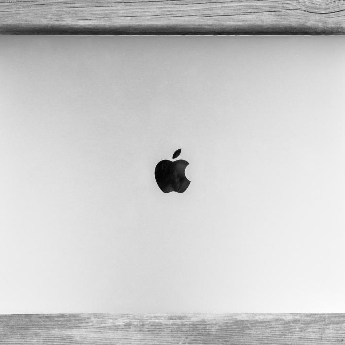 Valori record pentru acţiunile Apple. Singura companie care a atins vreodată această creștere