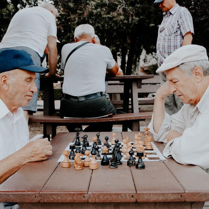 Pensia pentru limită de vârstă. Cum se calculează și ce sporuri sunt incluse 