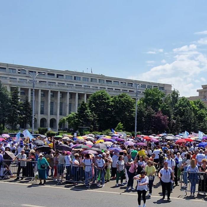 Sindicaliștii amenință cu proteste pe fondul disponibilizărilor și desființărilor unor instituții 