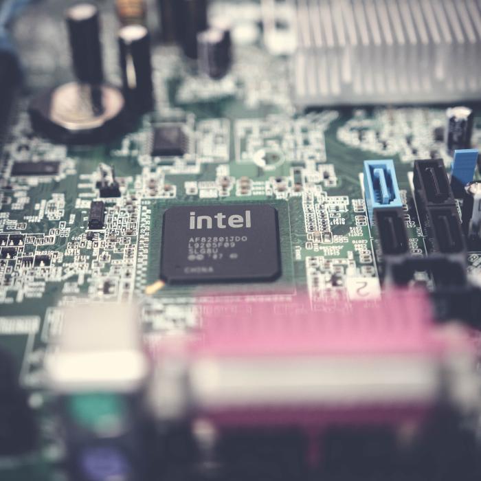 Intel anulează o tranzacție de 5,4 miliarde de dolari pentru cipuri, iar la mijloc ar putea fi China