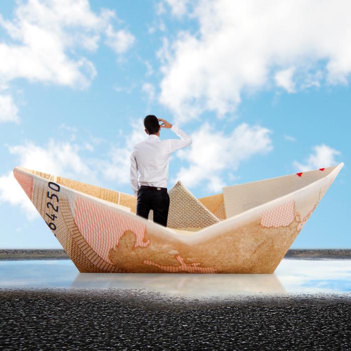 Euro va depăși pragul de 5 lei. Previziunile analiștilor CFA România