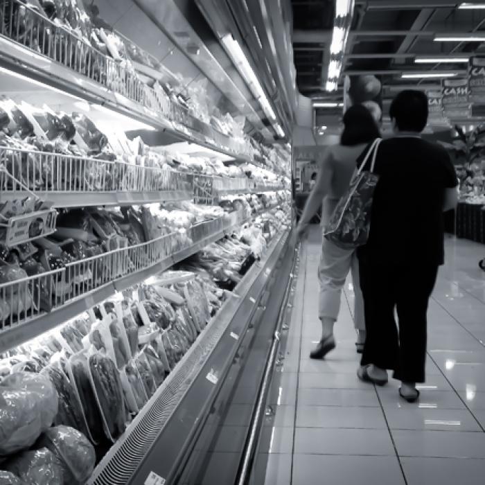 Prețul alimentelor de bază aproape s-a înjumătățit după ordonanța plafonării, conform Consiliului Concurenței