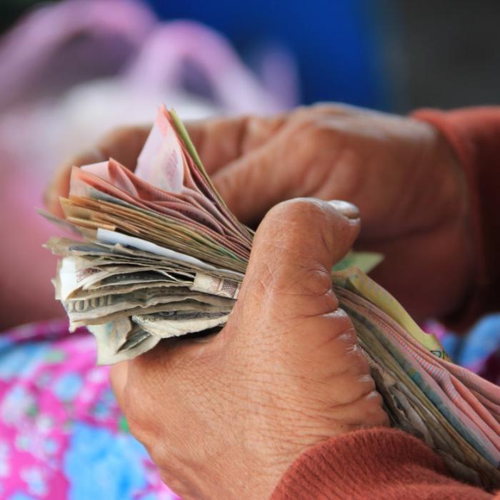 Curs valutar. Leul scade față de euro și dolar însă aurul se ieftinește
