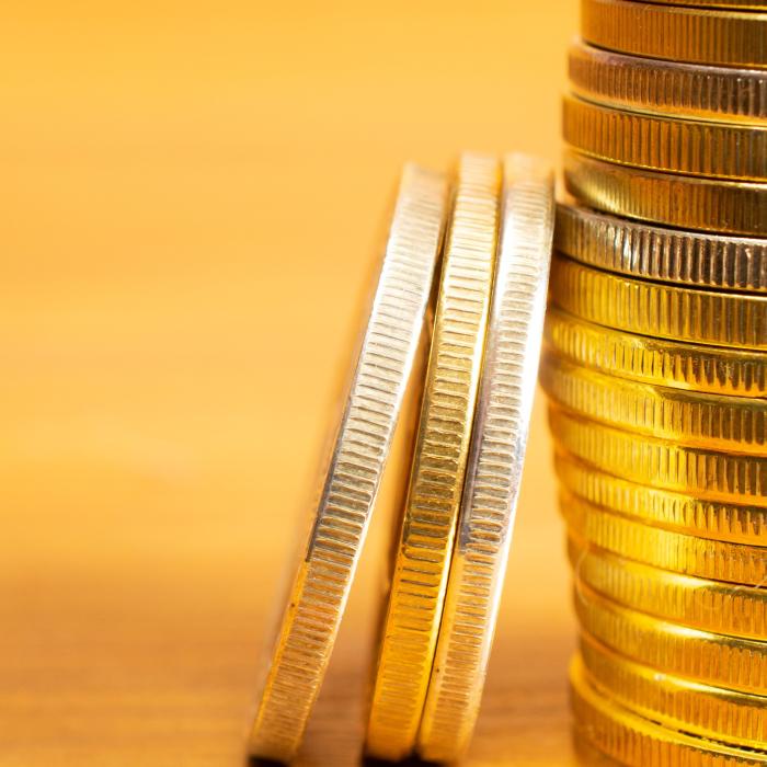 Curs valutar, 29 septembrie. Leul a recuperat teren în fața euro și a dolarului, iar gramul de aur s-a ieftinit
