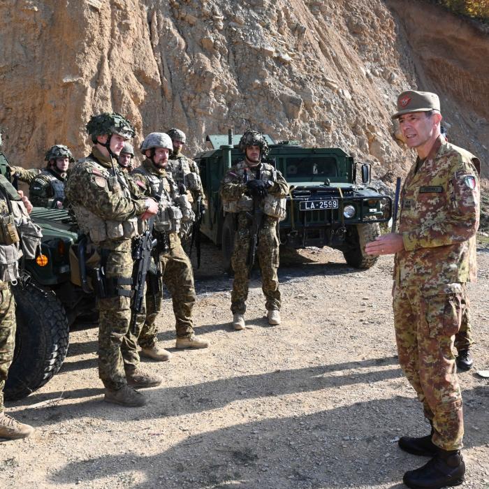 150 de militari români, în forțele de păstrarea păcii ale NATO din Kosovo