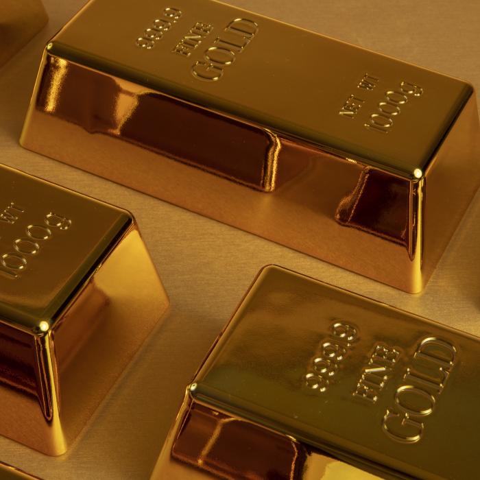 Aurul derapează, dar rezistă și nu coboară sub 1.900 de dolari