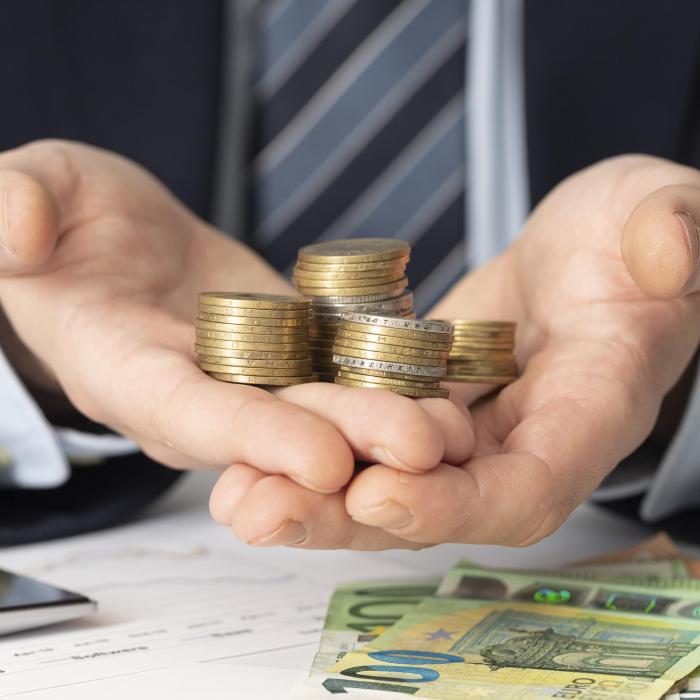 Cursul valutar. Leul a crescut față de dolarul american, gramul de aur s-a scumpit 