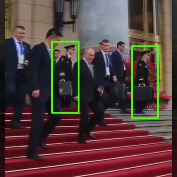 Putin s-a dus în China cu servietele nucleare
