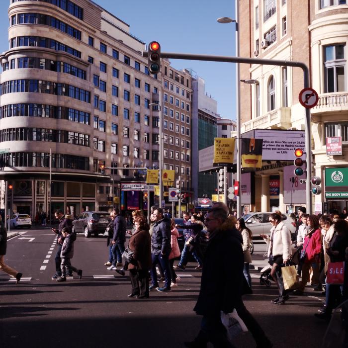 Guvernul spaniol impozitează averile cetățenilor bogați pentru a reduce inflația