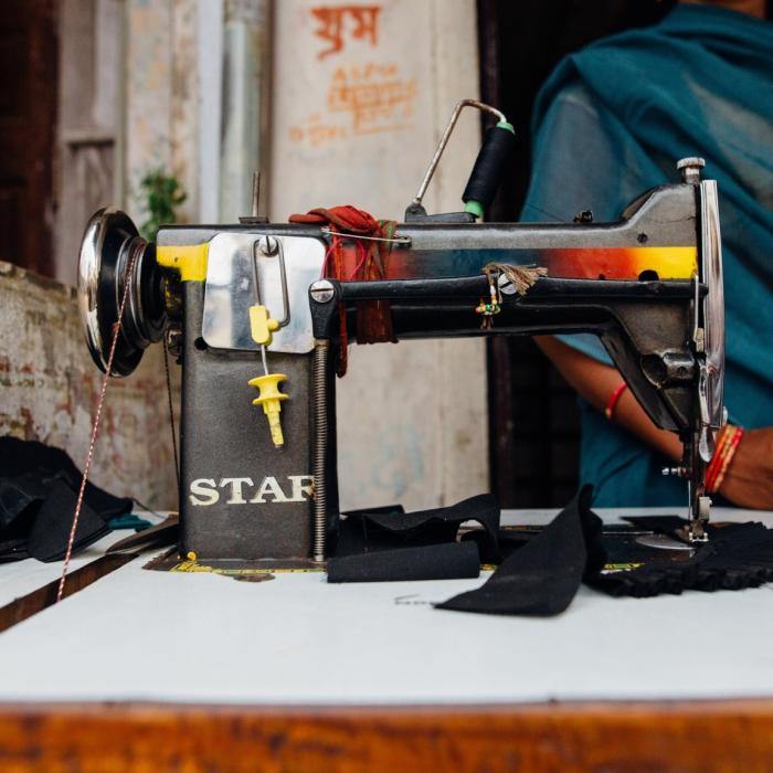 Presiuni pentru ca marile companii din lumea modei să contribuie la majorarea salariilor angajaţilor din Bangladesh la 114 dolari