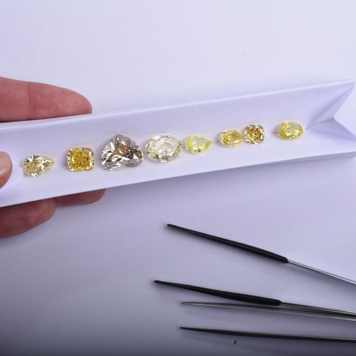 Financial Times: Uniunea Europeană interzice comercializarea unor diamante