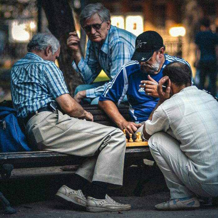 Pensionarii pierd din beneficii din cauza unor prevederi din noua lege