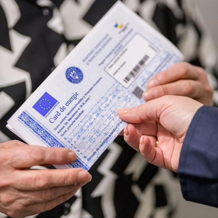 Plata facturilor cu cardul de energie. Ce puteţi face pentru a nu mai pierde timp la ghişeul poştei