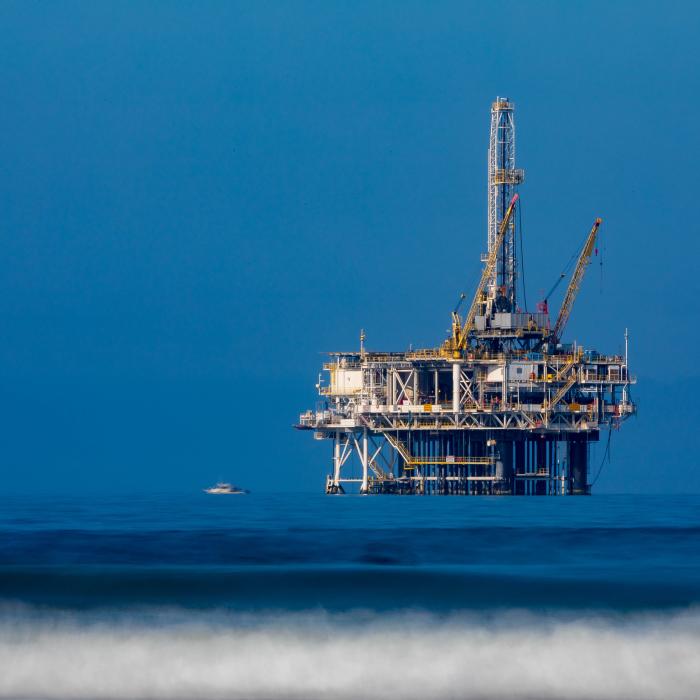 Marile companii energetice investesc miliarde în combustibili fosili, deși nu mai este nevoie