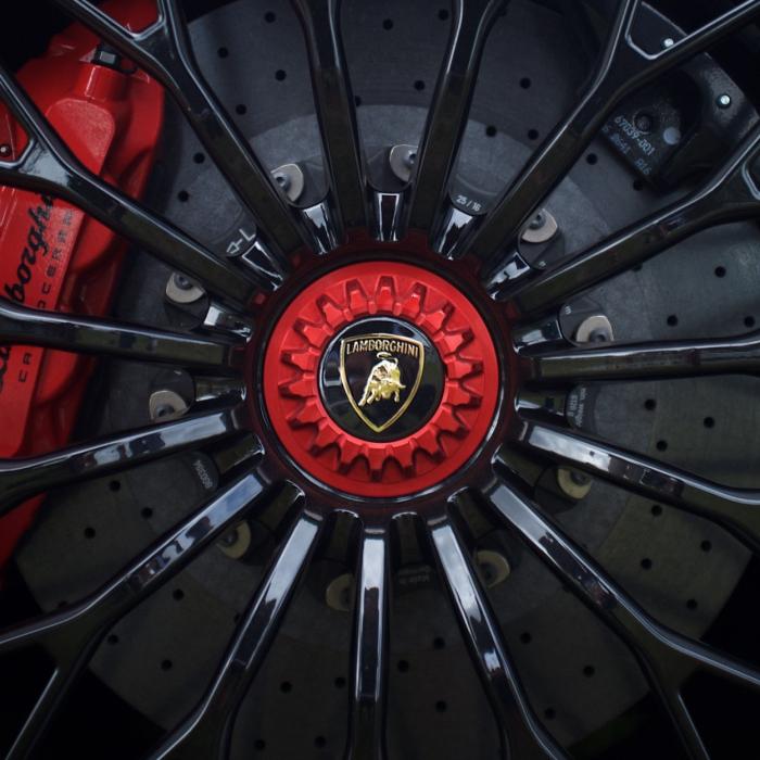 Muncitorii din unitățile de producție ale Lamborghini vor lucra patru zile pe săptămână