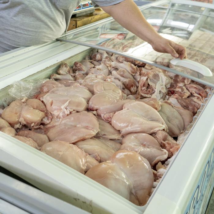 Pui contaminați cu Salmonella, retrași din magazine