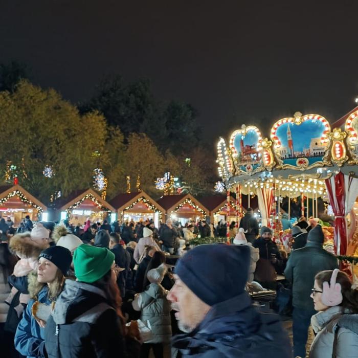 FOTO. Târgurile de Crăciun din Bucureşti cu plusuri şi minusuri. Ce surprize le rezervă vizitatorilor 