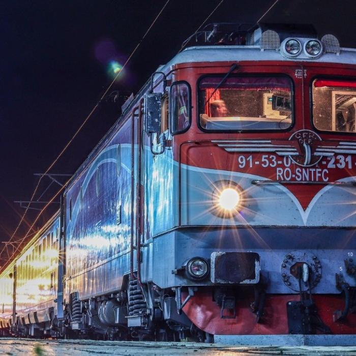 CFR le cere călătorilor să nu se mai înghesuie în trenurile Interregio de la orele de vârf şi să aleagă şi alte curse