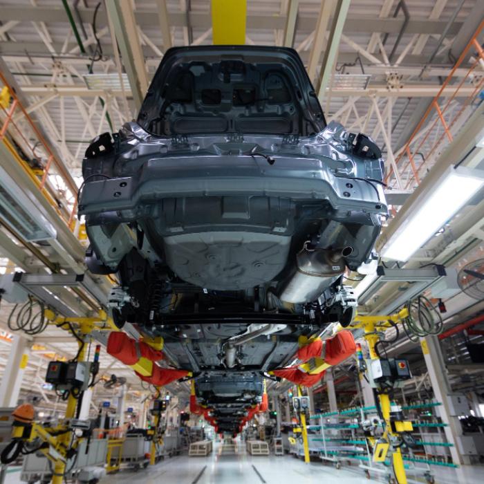 Piața de mașini electrice din Germania scade, deși vânzările auto cresc 