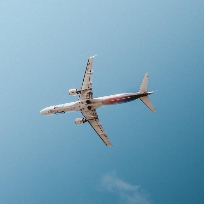 Nu e Nokia 3310! Un telefon care a căzut de la 5.000 m, din avionul Boeing al Alaska Airlines, încă funcţionează