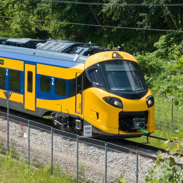 Cât costă 16 locomotive electrice noi, cumpărate de România de la Alstom