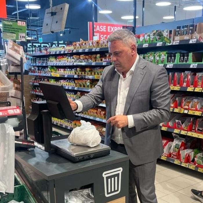 Alimente mai ieftine. Prelungirea plafonării adaosului comercial şi introducerea cărnii de miel pe listă, discutate la Ministerul Agriculturii