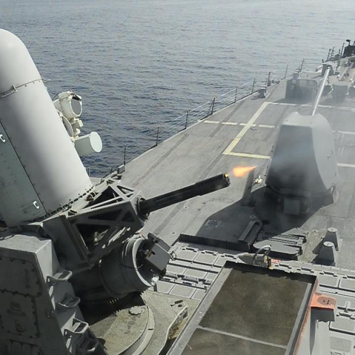 Atacul Houthi asupra navei cu țiței rusesc îi face pe comercianți să recalculeze riscurile. Prețul țițeiului urcă brusc