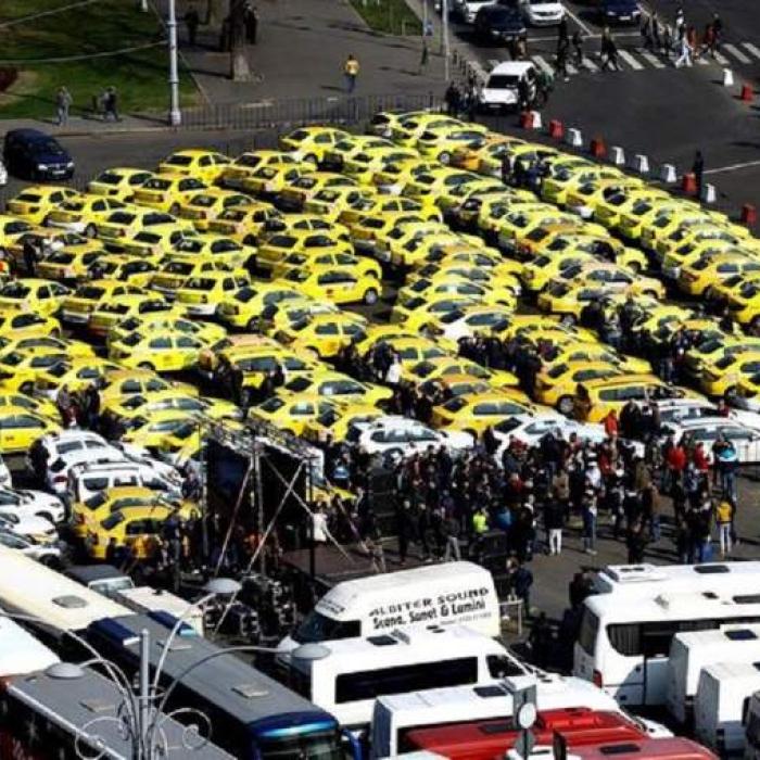 Taximetriștii, nemulțumiți, cer fiscalizare aplicațiilor de ride sharing