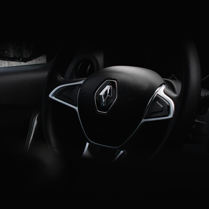 Incertitudinile de pe piaţa auto încurcă planurile Renault