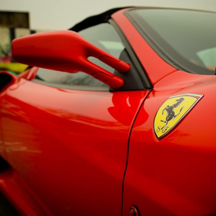 Ferrari anunță venituri record din vânzarea mașinilor de lux de anul trecut