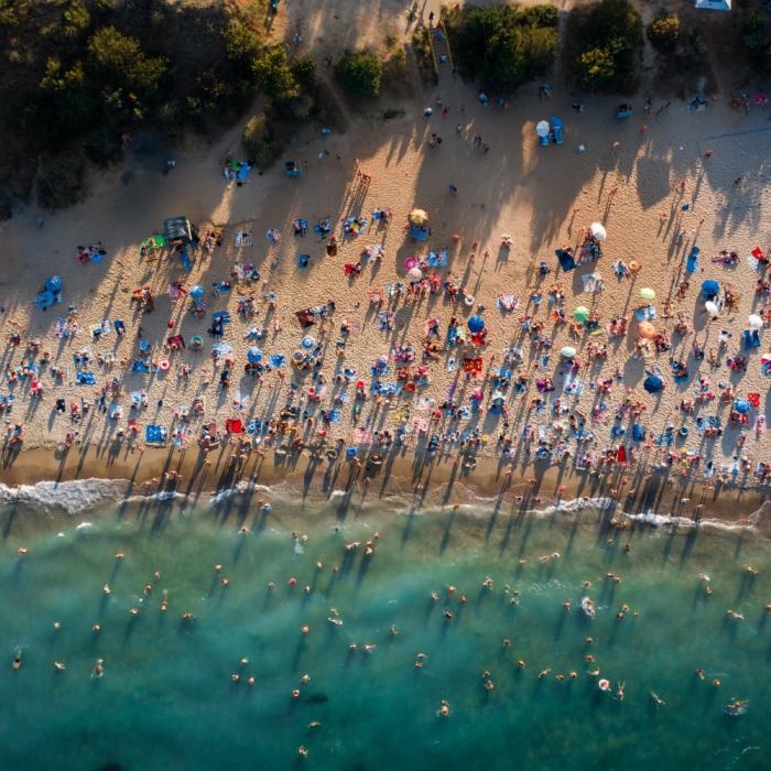 Vacanțe mai scumpe în 2024. Cele trei motive pentru care românii vor scoate mai mulți bani din buzunar